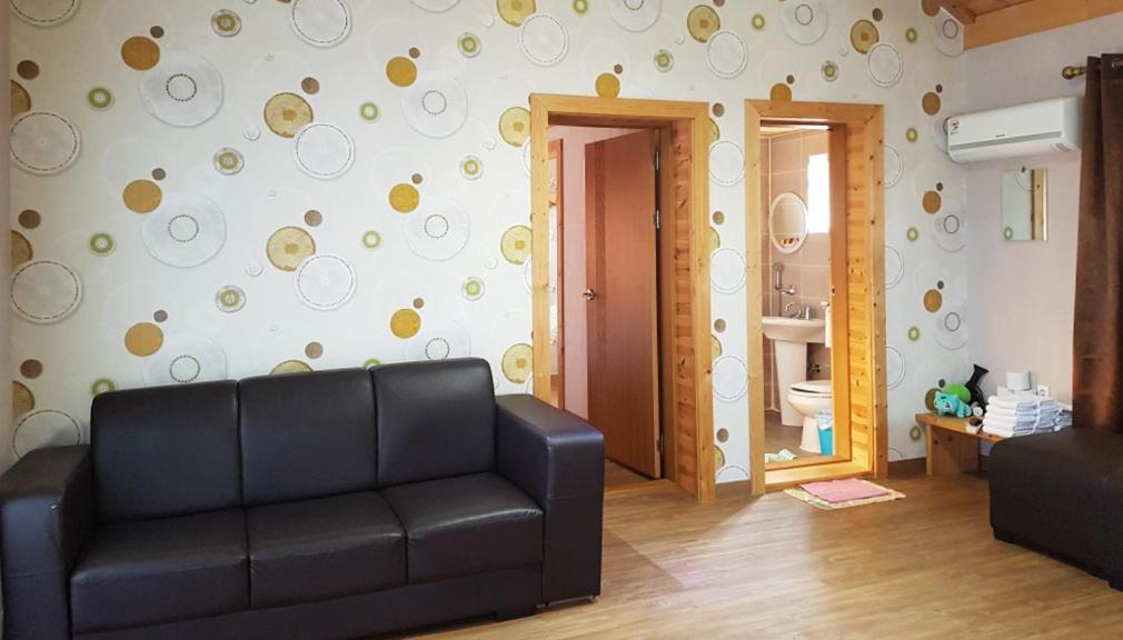 Red Windmill Pension جيجو المظهر الخارجي الصورة