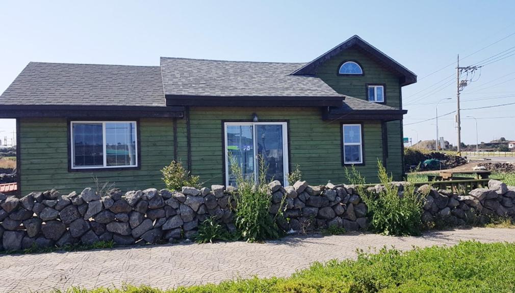 Red Windmill Pension جيجو المظهر الخارجي الصورة